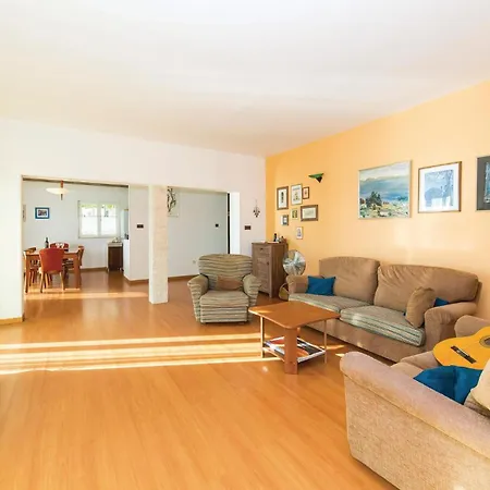 Amazing Home In Okrug Gornji With House Sea View * Trogir