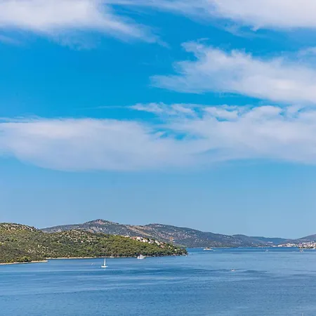 Amazing Home In Okrug Gornji With House Sea View Holiday home *