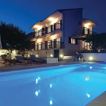 Amazing Home In Okrug Gornji With House Sea View Holiday home *